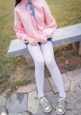 老板一边揉秘书胸一边亲_免费日韩韩国在线观看