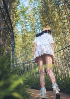 娇妻慢慢接受3p的过程_韩语中字高清视频在线观看