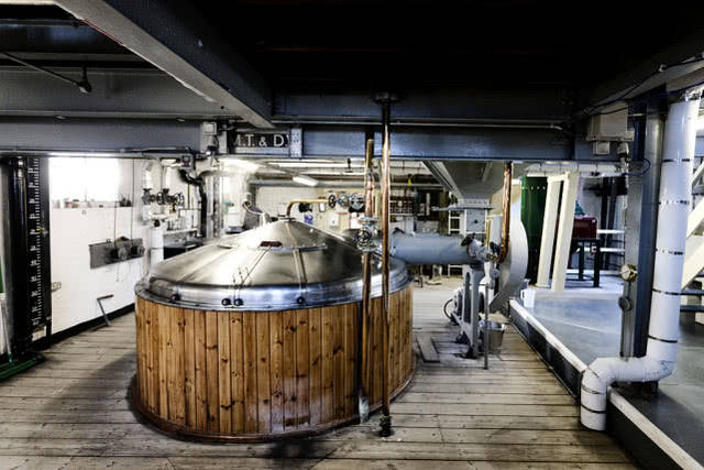 濃香型白酒的釀酒工藝,固態(tài)發(fā)酵是名優(yōu)酒核心!老師傅總結(jié)的經(jīng)驗(yàn)